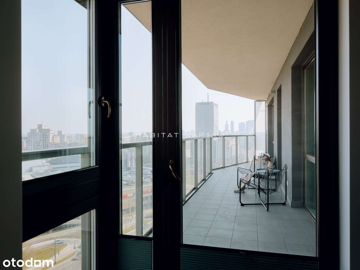 Przestrzeń, światło i panorama miasta-0