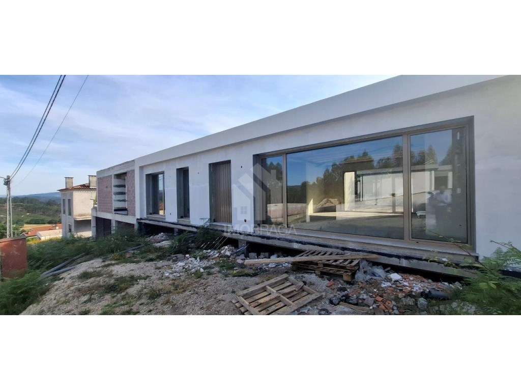 Moradia Geminada T3 Nova para Venda em Rendufinho - Póvoa de Lanhoso-6