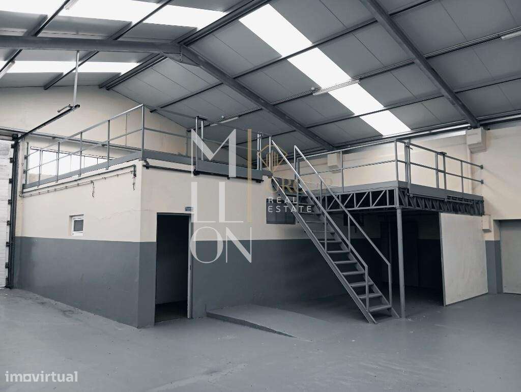 Oportunidade venda em conjunto de armazéns com cerca de 1.500 m2 de ár - Grande imagem: 2/24