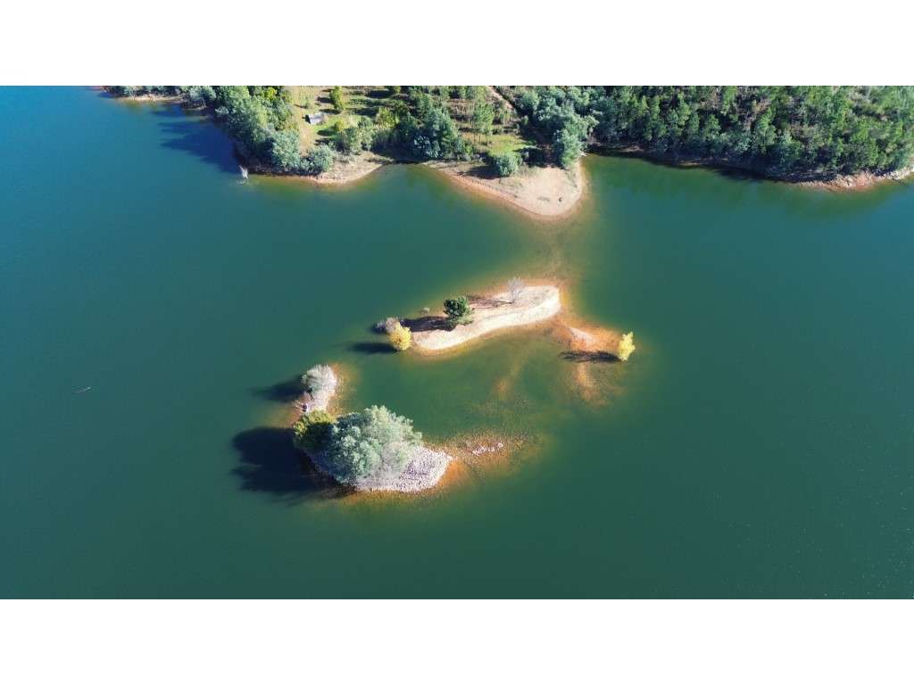 Moradia com grande potencial a 500 m da Albufeira de Castelo de Bode-42
