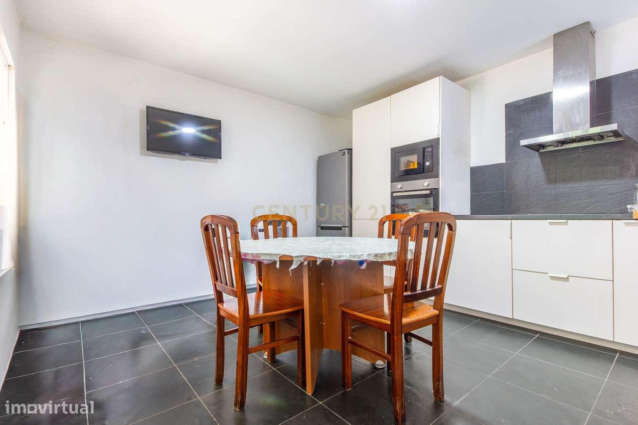 Moradia T2+1 com Anexo Independente, Garagem, Terraço e Adega – Quinta-9