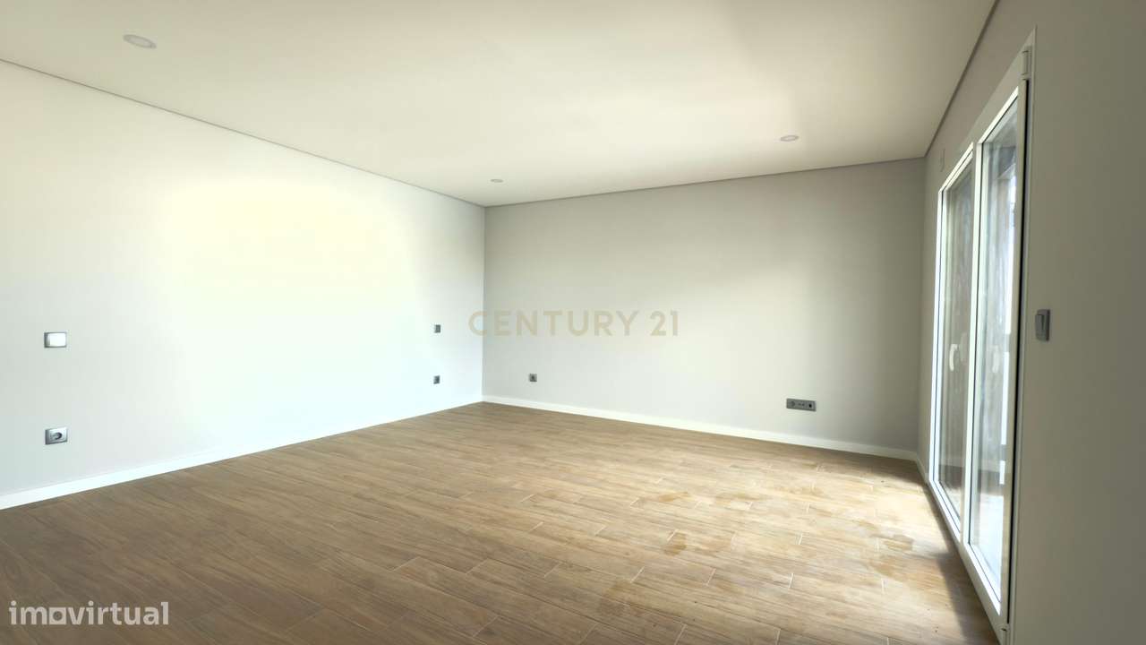 Moradia T4 Isolada com Piscina em Fernão Ferro | 640.000€-15