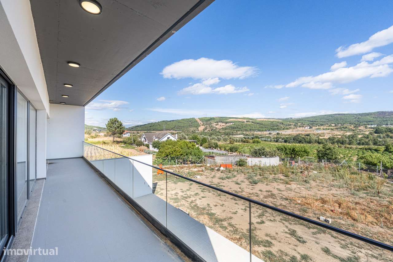 Moradia T4 semi-nova c/ 4 suites-36