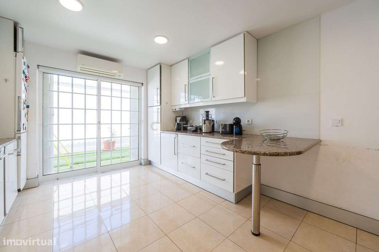 Moradia T4 com piscina-24