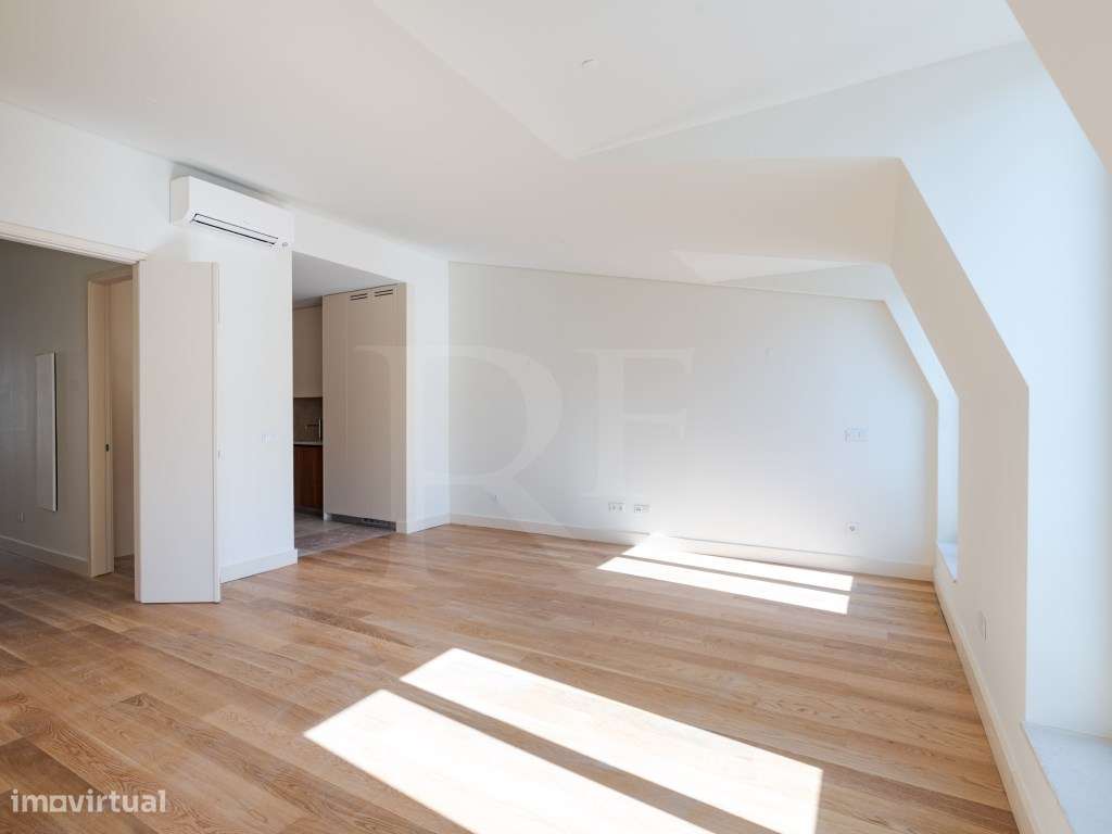 Apartamento T2 com varanda e vista rio em Lisboa-7