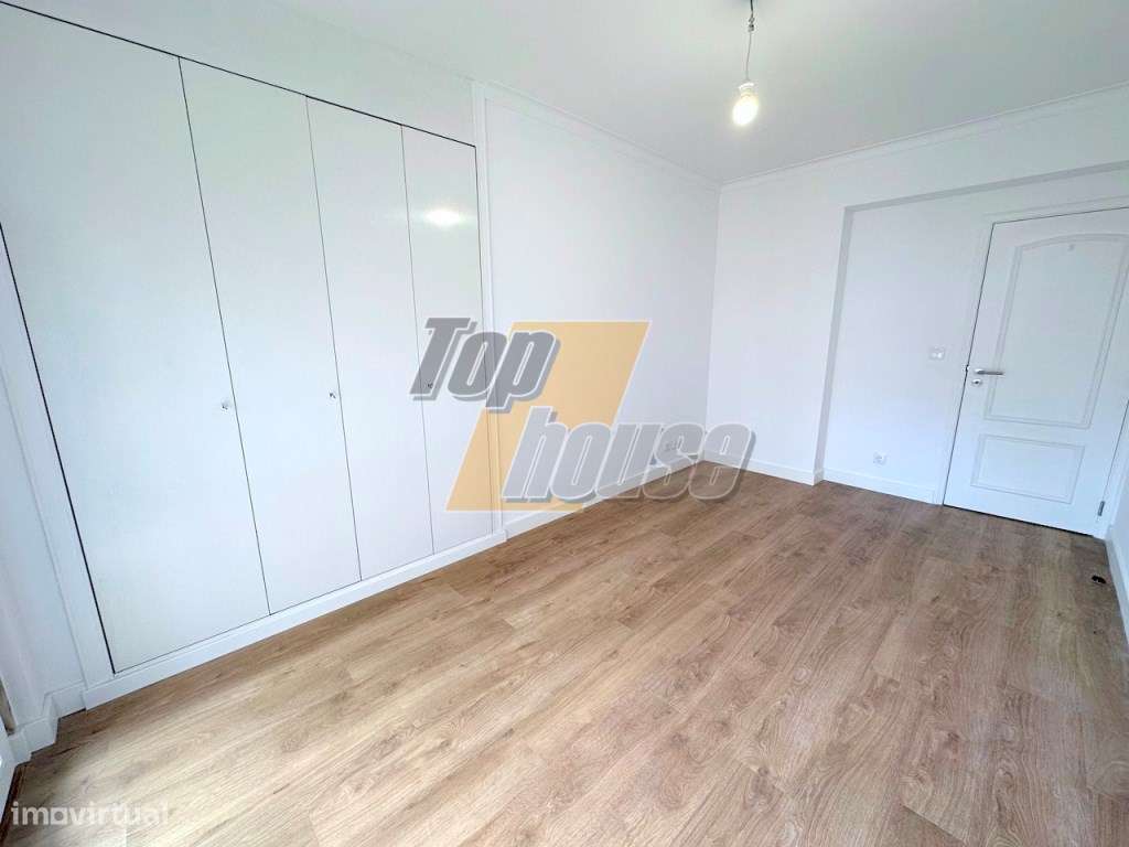 Apartamento T3 Estrada da Luz com parqueamento e arrecadação-13
