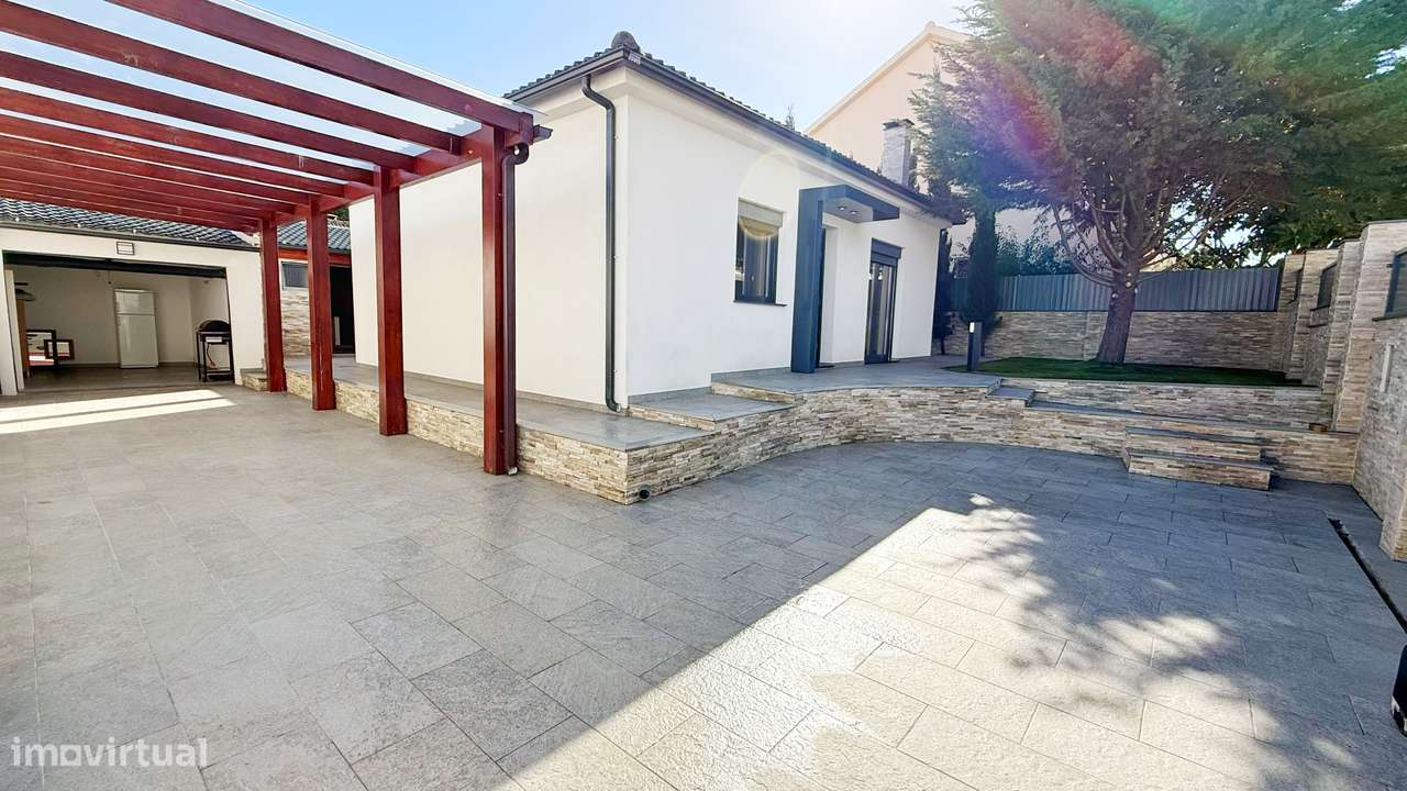 Moradia IsoladaT1+1 Totalmente Remodelada -Charneca da Caparica-7