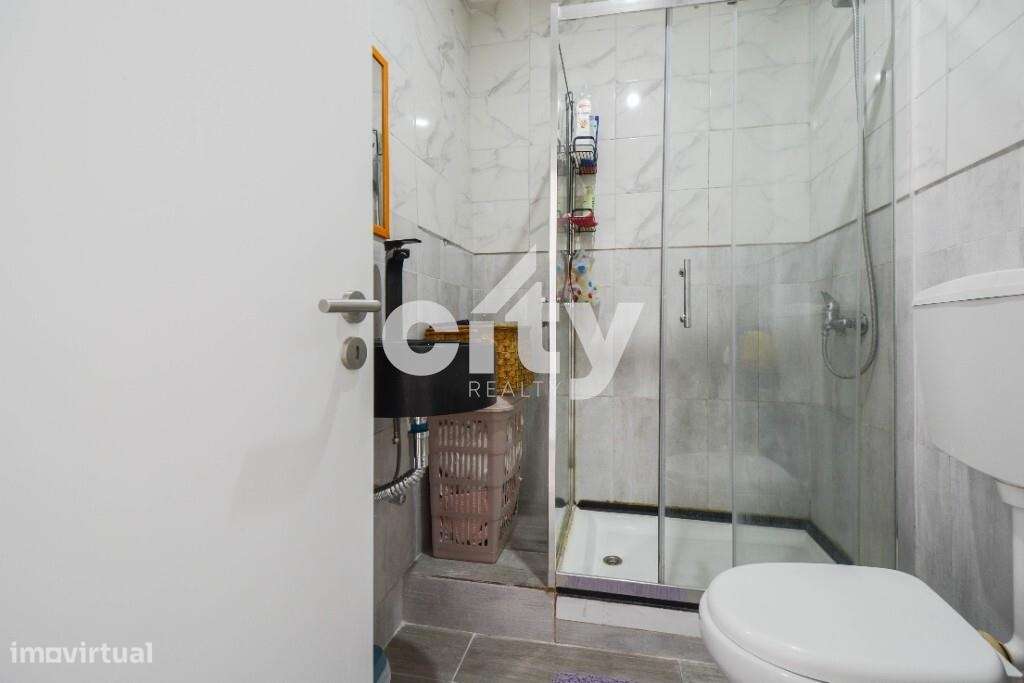 T1+1 Totalmente Remodelado com Varanda e Marquise | Pronto a Habitar |-10