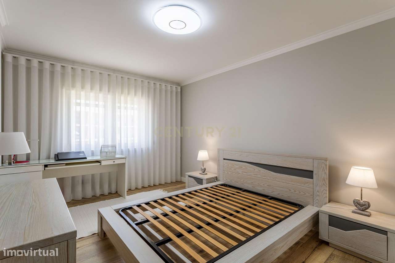 Moderno Apartamento T4 no Carregado em condomínio fechado-17