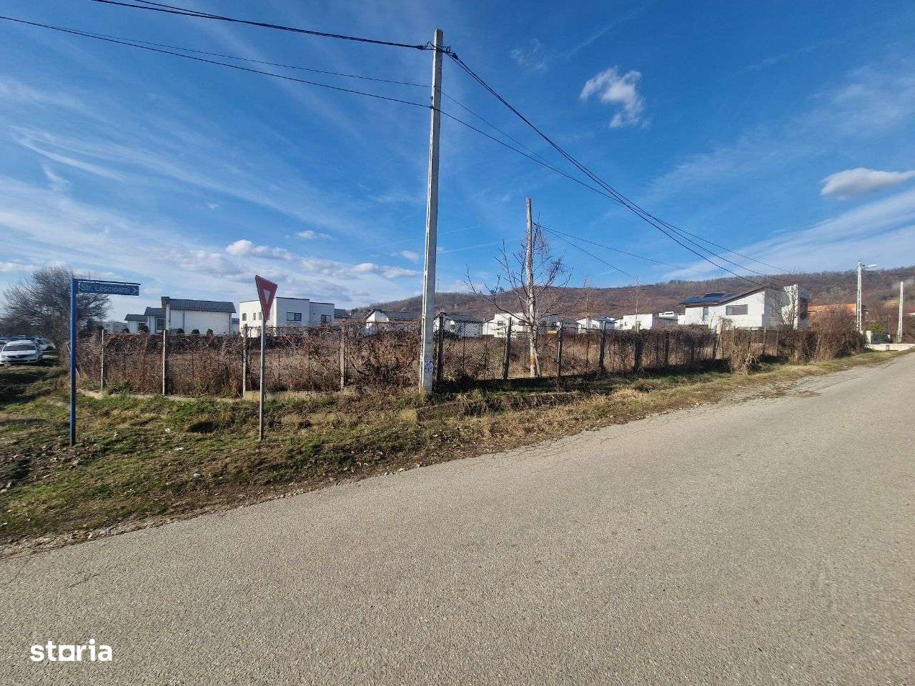 Teren Stefanesti stradal Coasta Campului | Deschidere 2 strazi | - Imagine principală: 3/4