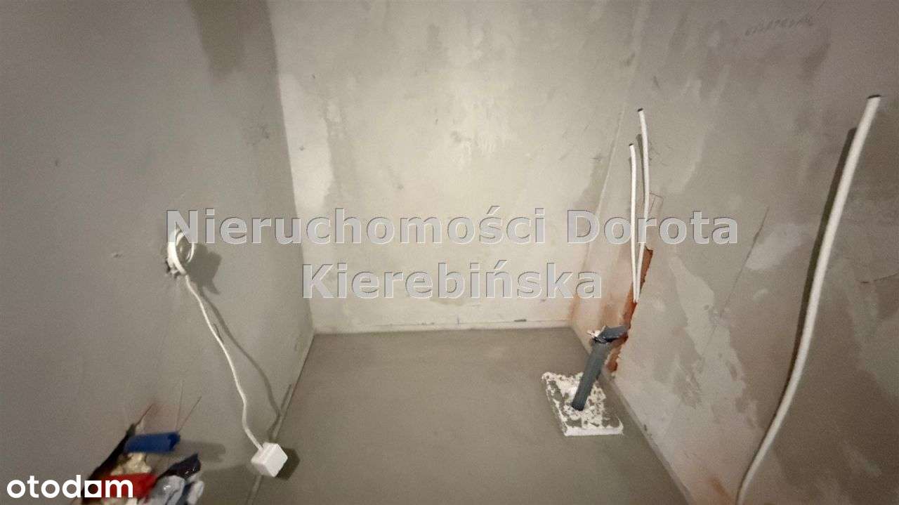 Dom w stanie deweloperskim na obrzeżach miasta.-16