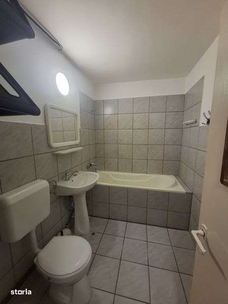 Vând Apartament cu 3 camere - Imagine principală: 4/8