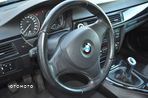 BMW Seria 3 320i Coupe - 23