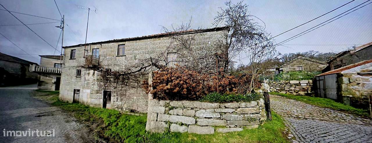 Casa de aldeia à venda em Montalegre e Padroso-0