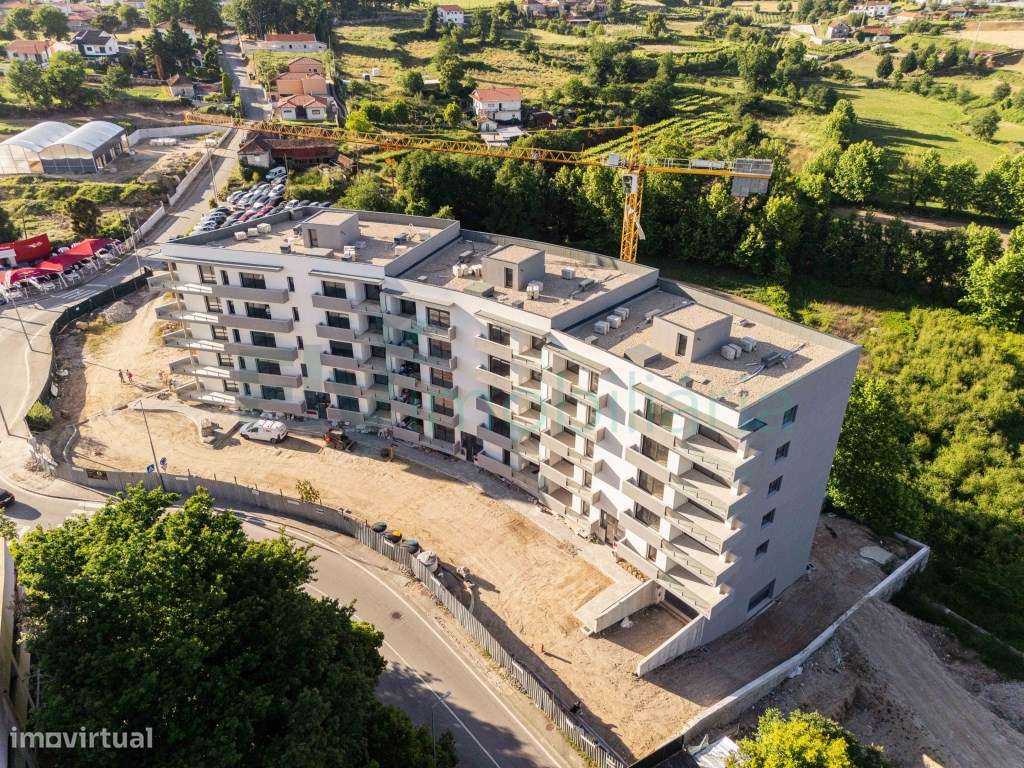 Apartamento T3 com Excelentes Áreas em Zona Central de Lousada-44