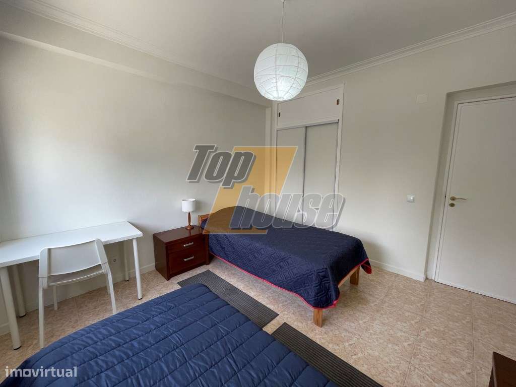 Apartamento T1 Totalmente Reabilitado em Santo António da Caparica-11