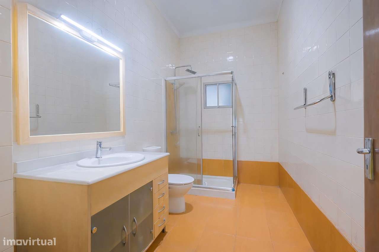 Moradia T8 na Póvoa do Varzim | Oportunidade de Investimento com...-29