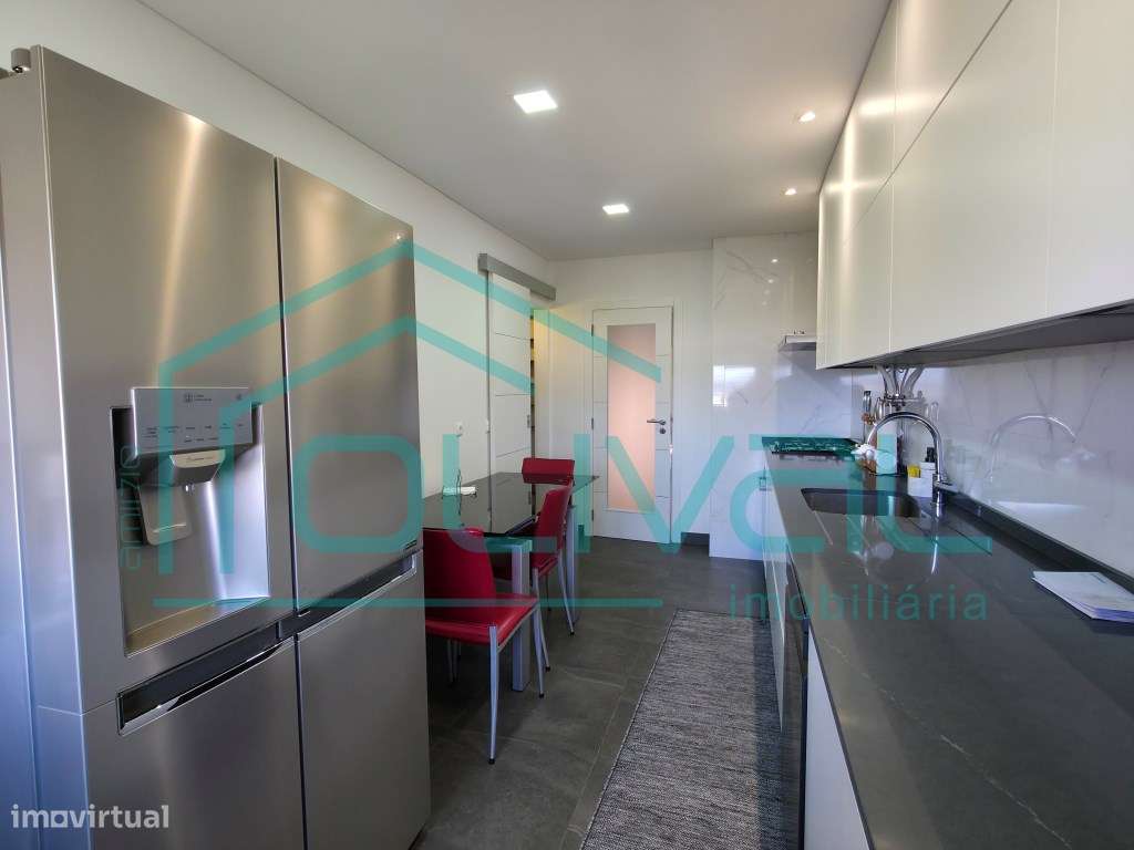 Belíssimo T3 totalmente renovado e mobilado em Póvoa Sta. Iria - Grande imagem: 4/34