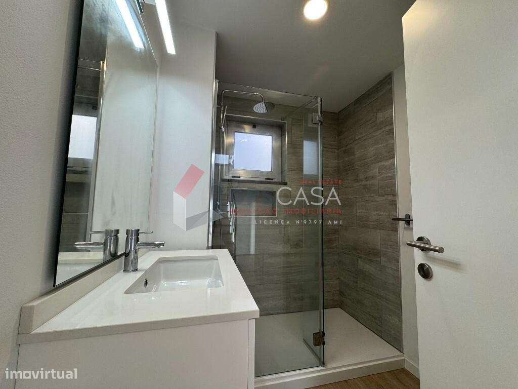 Moradia T3+1 com vista mar – Santa Cruz-19