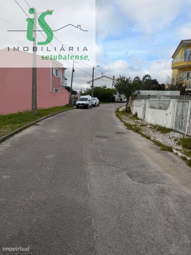 MORADIA T6 À VENDA EM  ALMADA COM GARAGEM-23