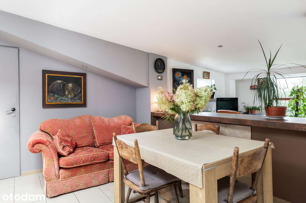 przy lesie I 3 min od S17/S2 I 20 min do Centrum-6