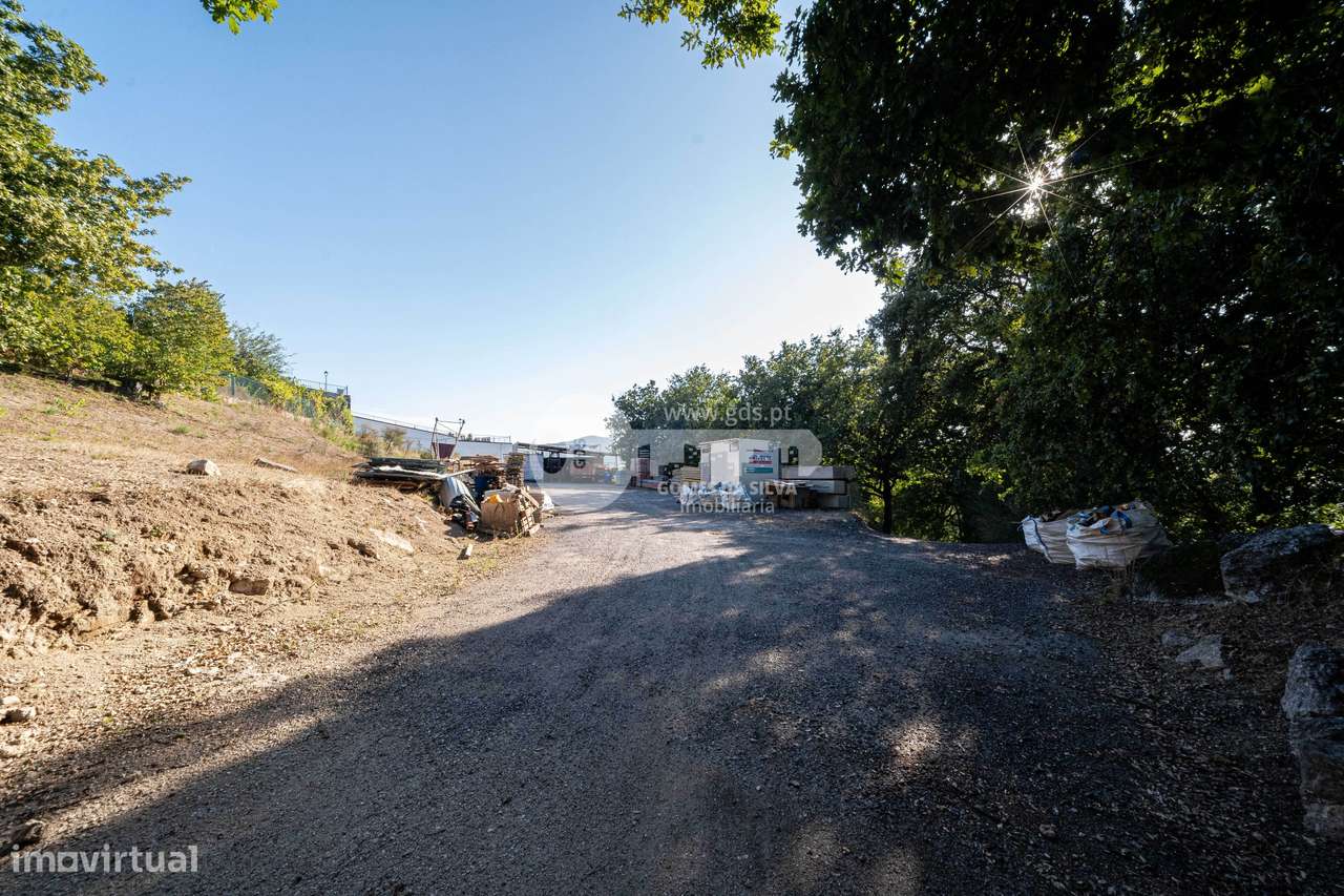 Terreno Urbano com 4605m2 em Esporões-7