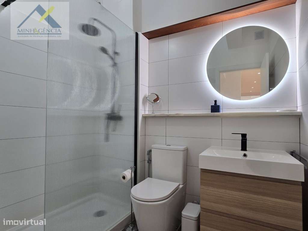 Apartamento T2 remodelado em Setúbal-21