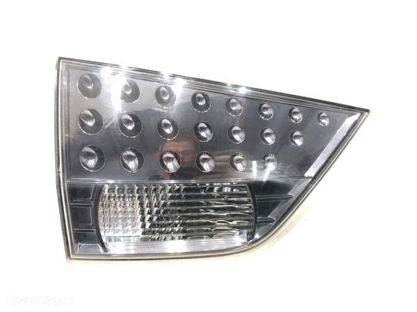 LAMPA TYŁ LEWA WEWNĘTRZNA MITSUBISHI OUTLANDER II (CW_W) 2006 - 2012 2.0 108 kW [147 KM] benzyna - 1