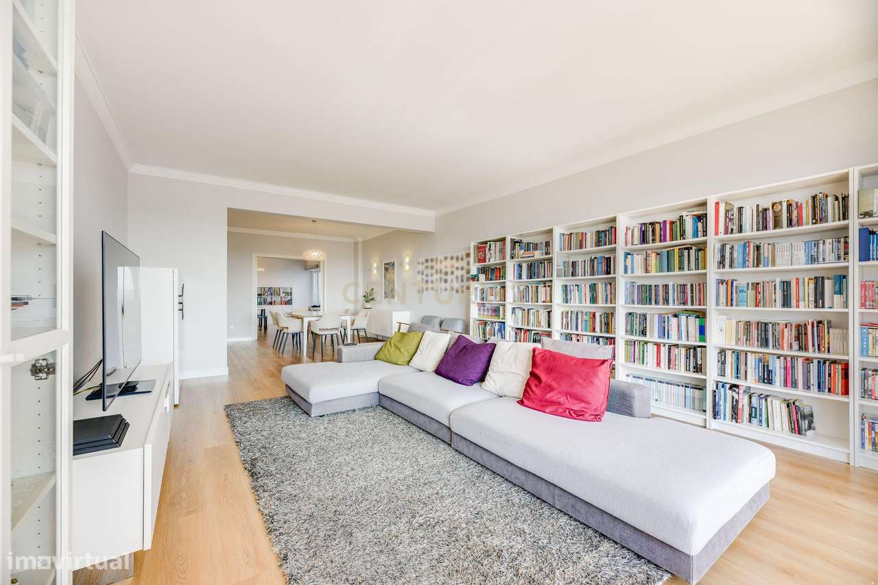 Fantástico T4 Alvalade com varandas, estacionamento e arrecadação-15