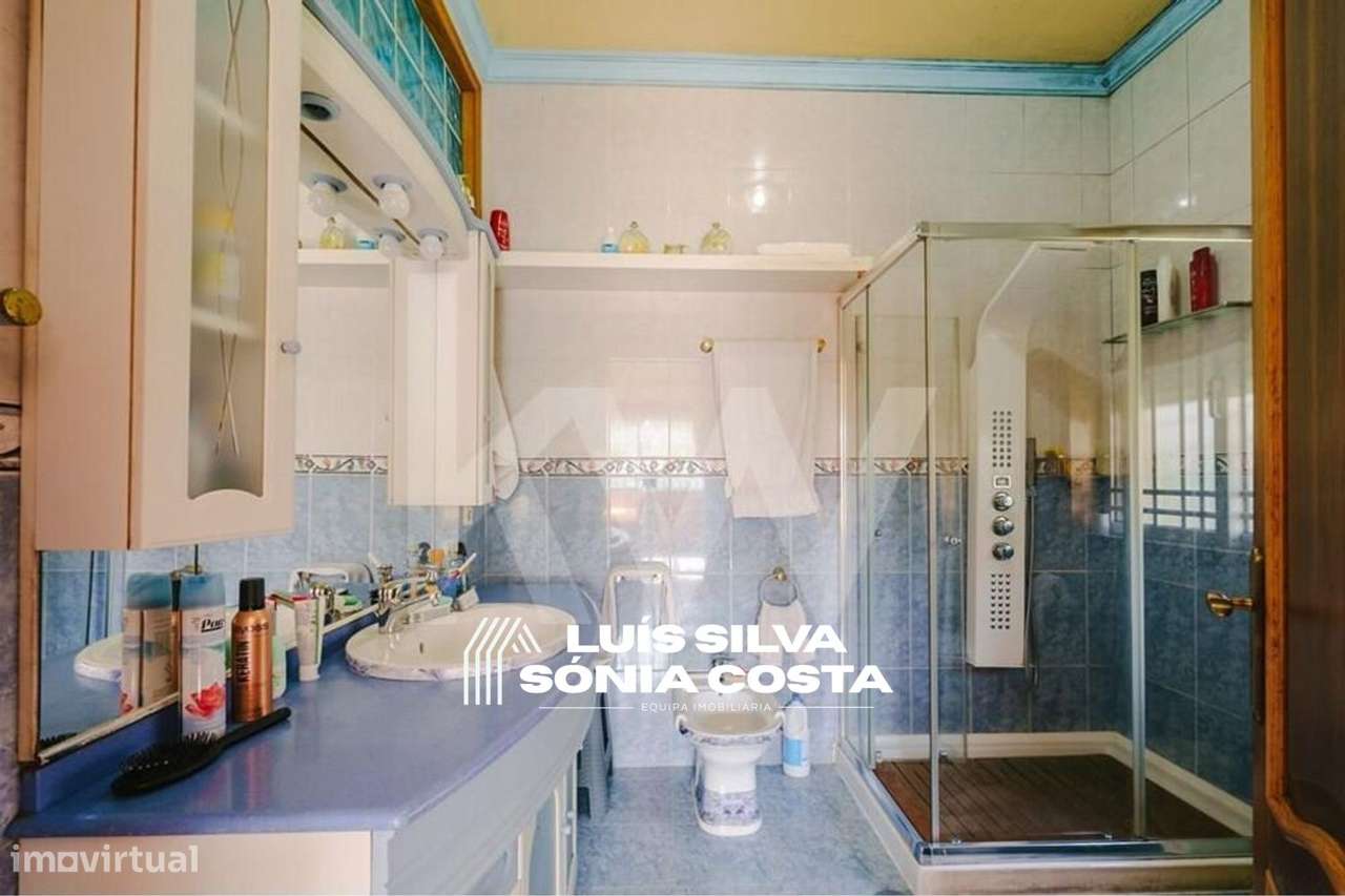 Moradia Independente T6 c/ Anexos, Armazém e Terreno p/ Construção-17