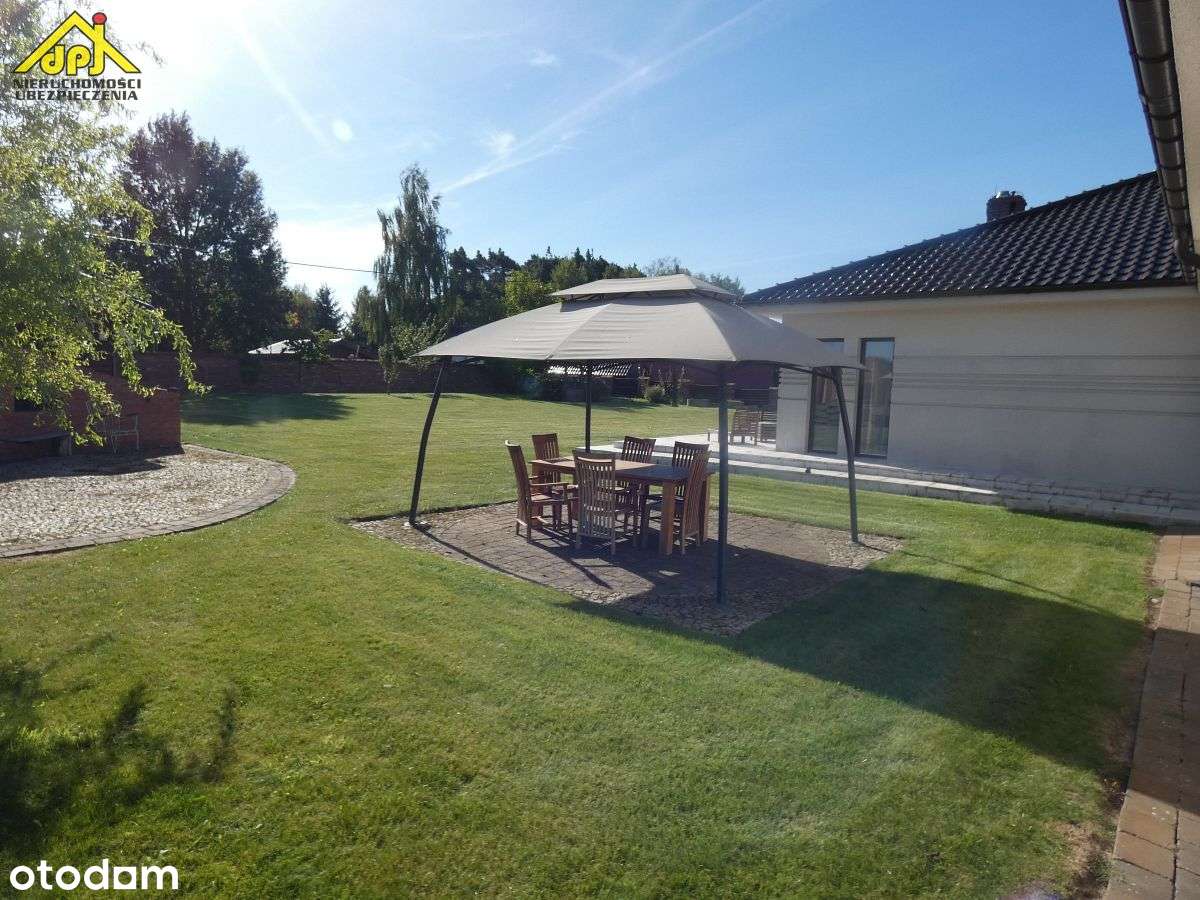 Dom jednorodzinny wolnostojący w stylu dworku-6