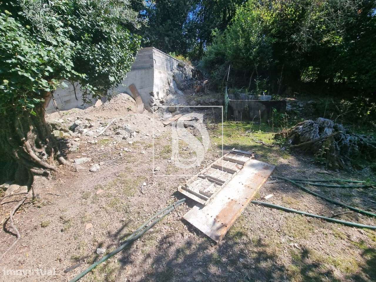 Moradia Em Pedra Para Restauro-7