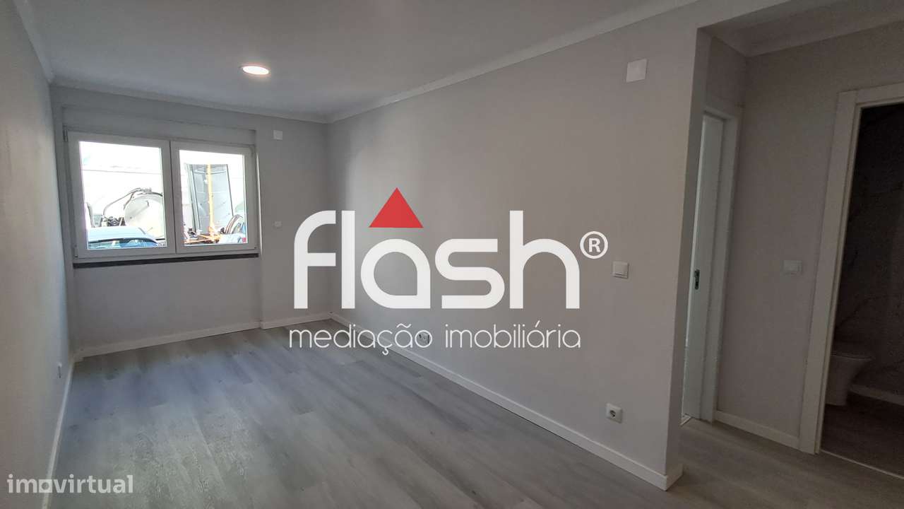 Apartamento T2 Remodelado em Benfica-8