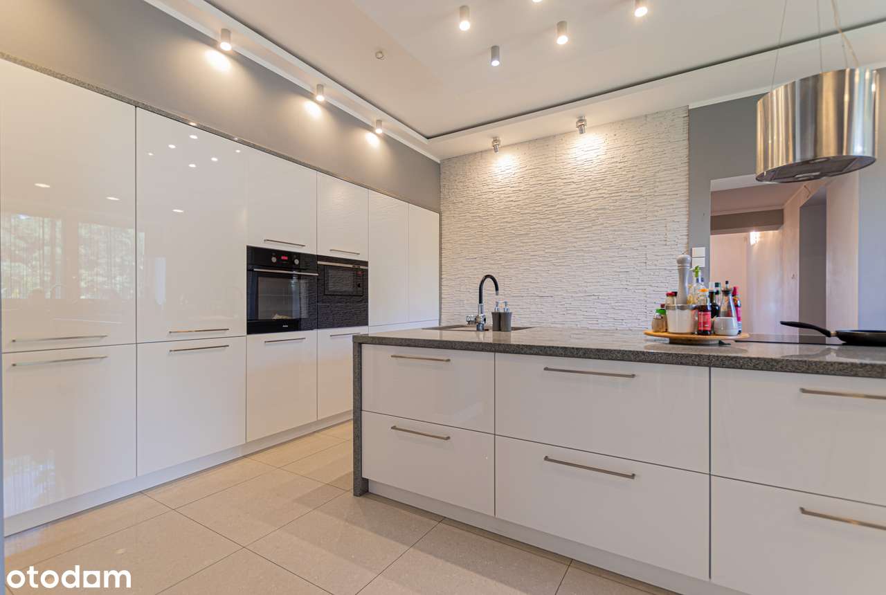 Willa z Duszą i Potencjałem w Łomiankach – 1000 m² luksusu - Pełny obrazek: 1/19