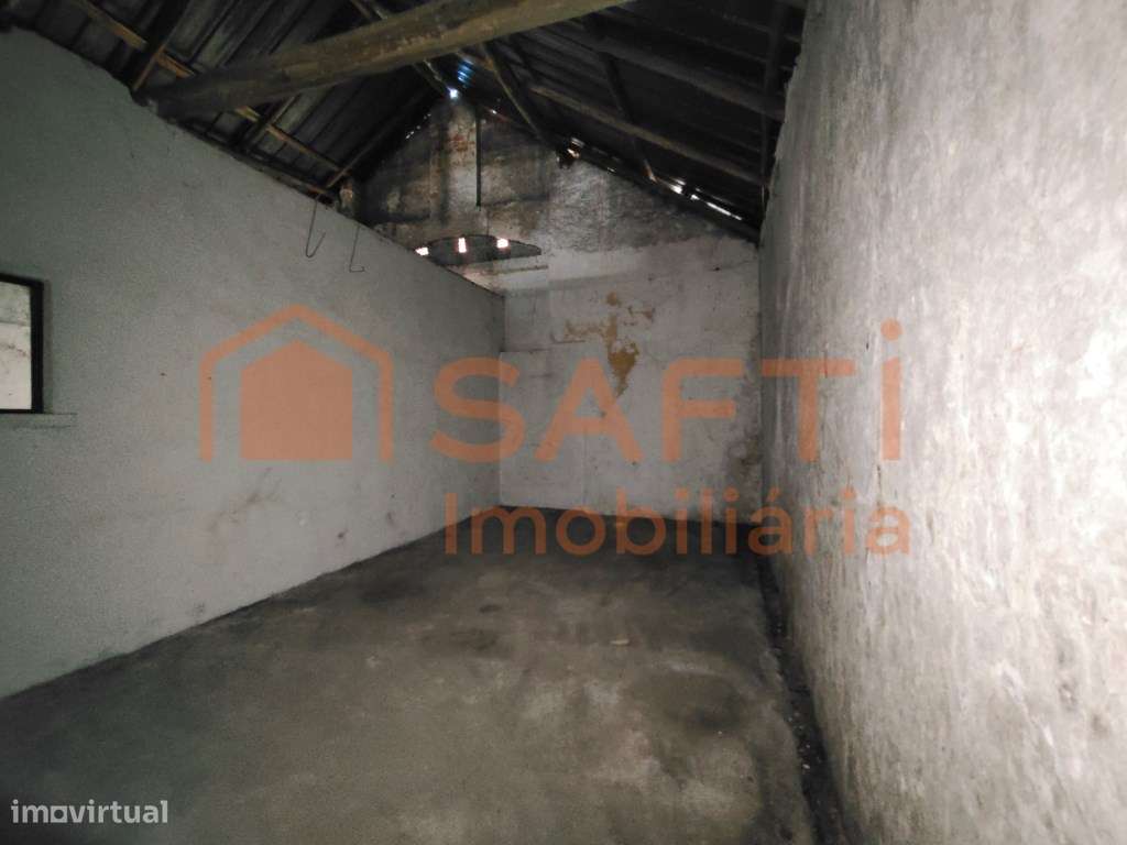 ARMAZÉM DE ATIVIDADE INDUSTRIAL COM 289 MT2 NO VENTRO DE ALVAIÁZERE. - Grande imagem: 4/11