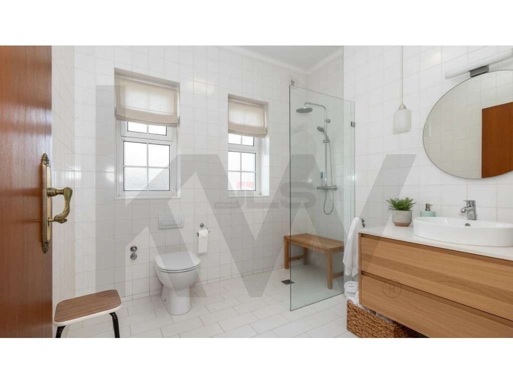 Moradia V6 Isolada no Centro de Ponta Delgada - Grande imagem: 4/59