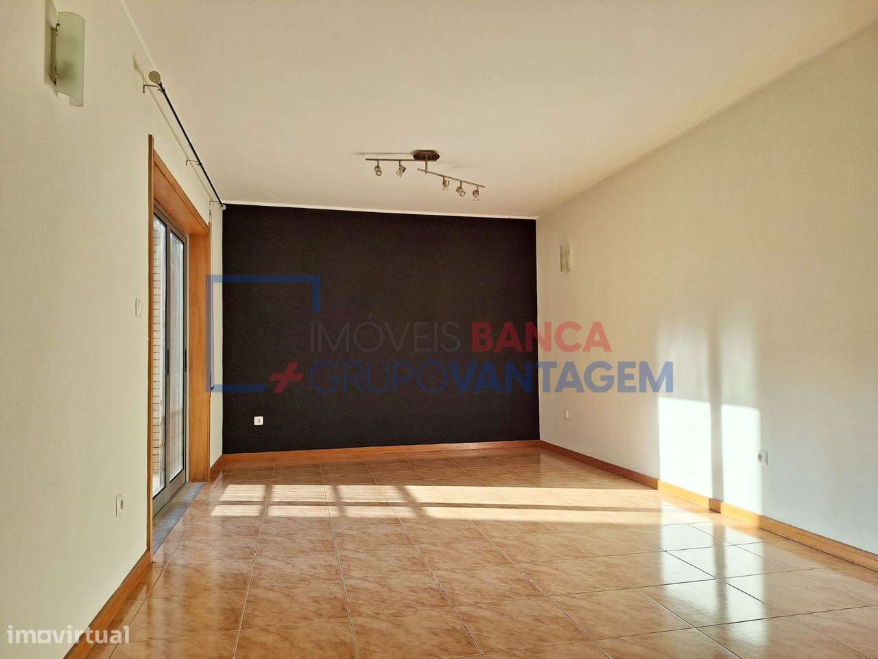 APARTAMENTO T3 - VALBOM - Grande imagem: 2/29