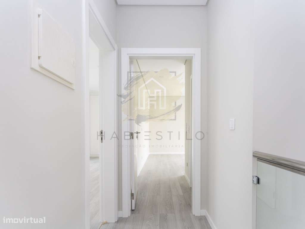 Moradia V4 nova com piscina-27