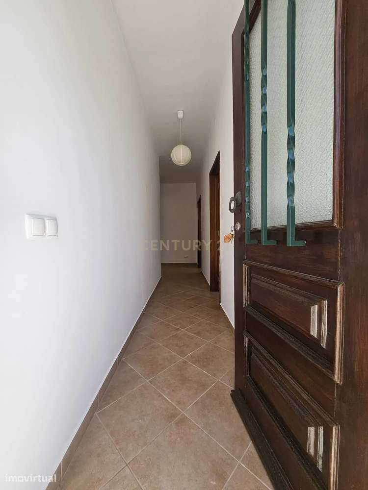 Moradia Bifamiliar T4 com Quintal e Garagem no Bairro das Nogueiras, É - Grande imagem: 4/44
