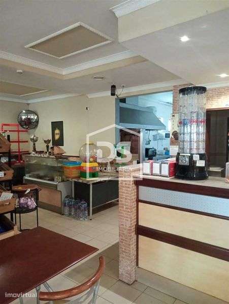 Moradia T3 com espaço comercial para café e restaurante - Grande imagem: 5/12