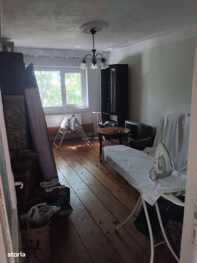 De vanzare 2 camere decomandat etajul 1 pret 50.000e - Imagine principală: 3/10