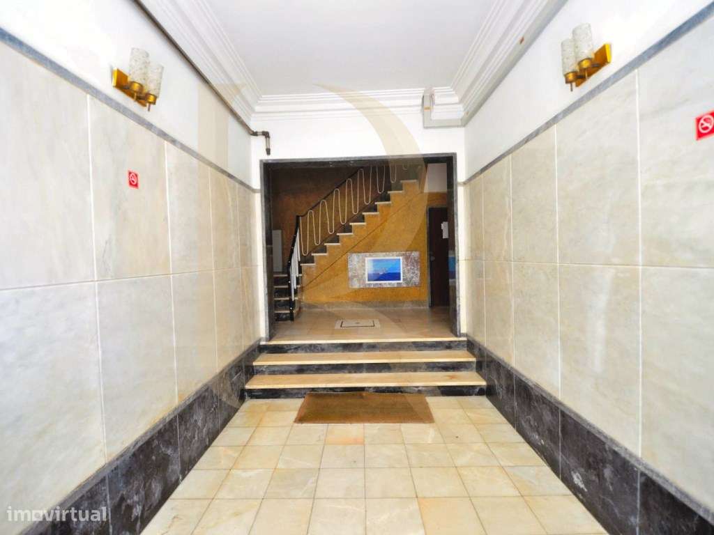 Apartamento T4 remodelado no Laranjeiro - Almada-25