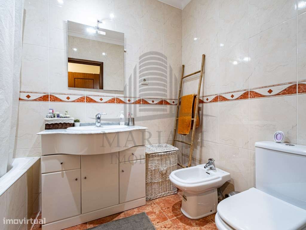 Apartamento T4+1 Duplex em Excelente Estado - Localização Central-25