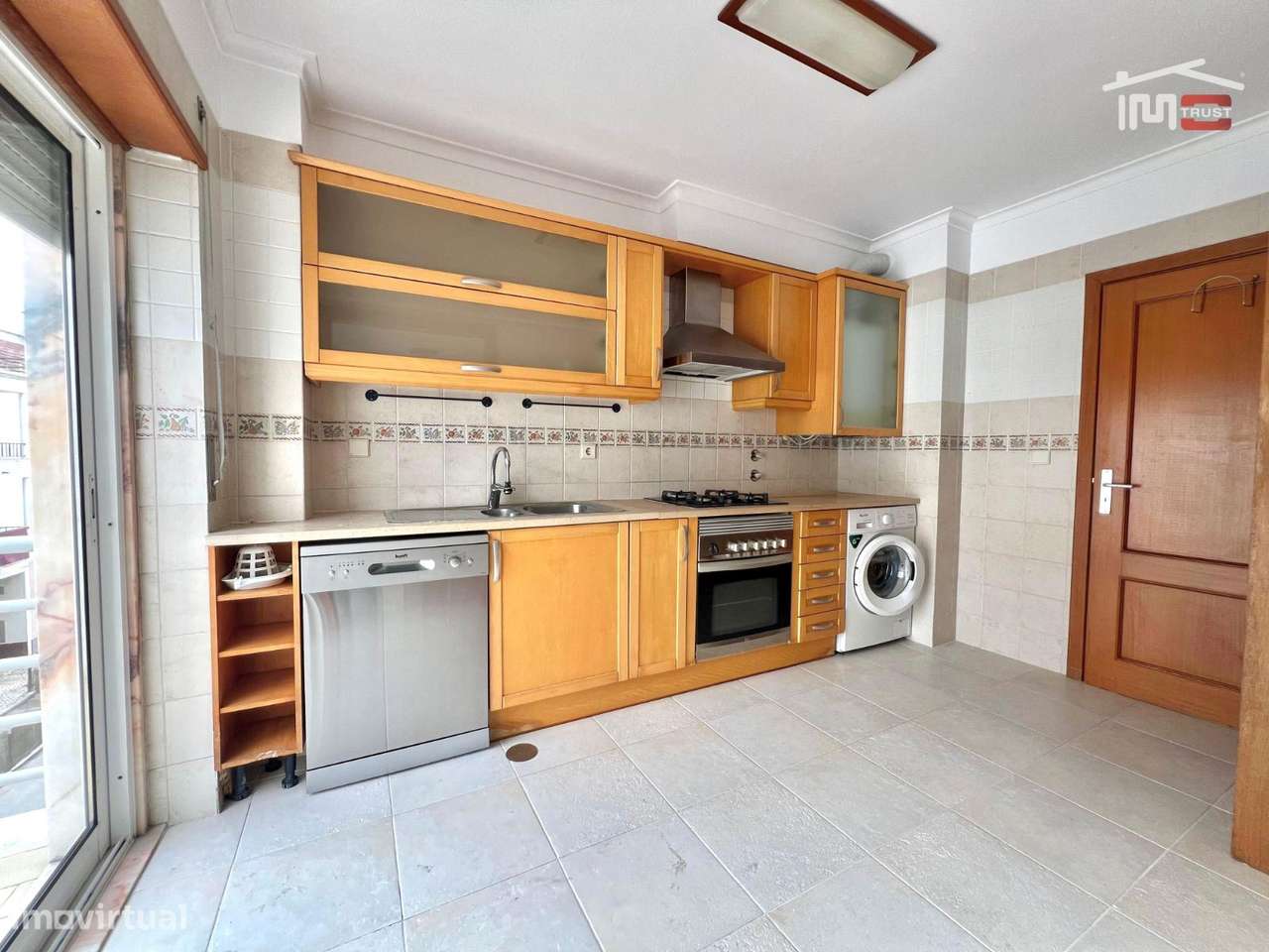 Apartamento T2 Duplex 2ºandar, Garagem, Coz. Equipada, 2 Wcs - Samouco - Grande imagem: 2/22