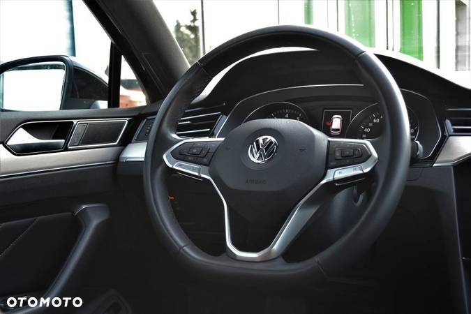 Volkswagen Passat 2.0 TSI Elegance DSG - 12