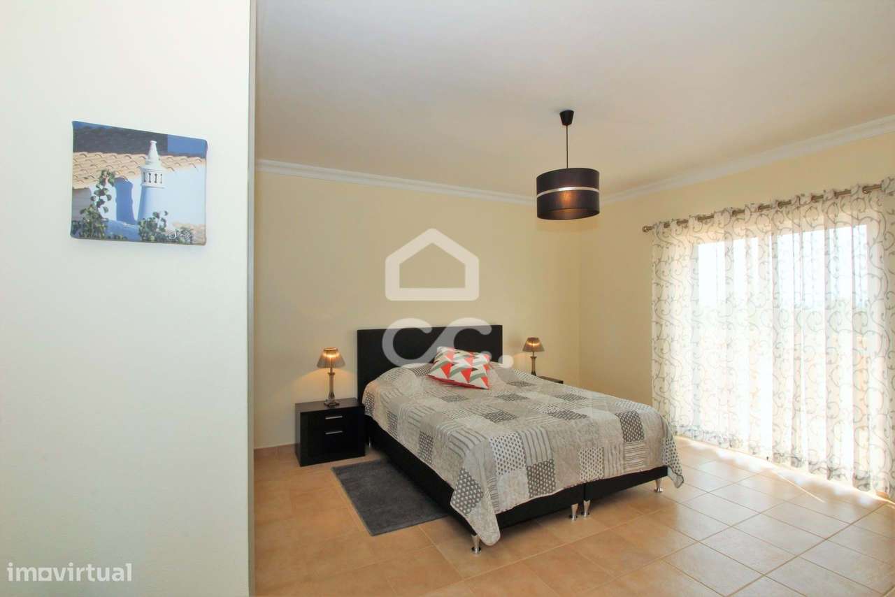 Venda com reserva de usufruto vitalício - Moradia T3 com piscina em Ar-32