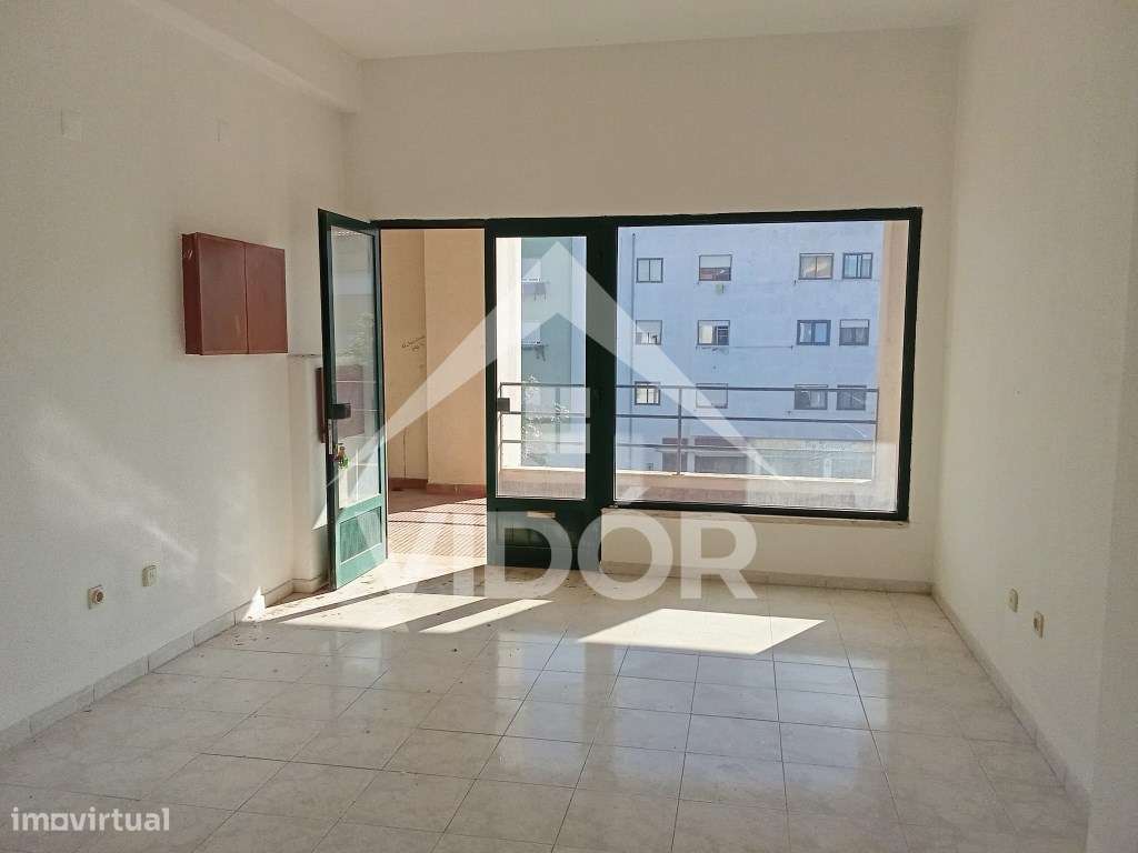 Loja no Novo Mercado Municipal da Baixa da Banheira - CU - Grande imagem: 3/5