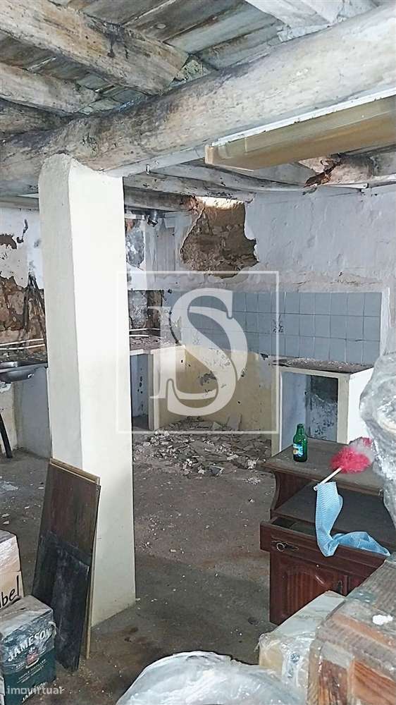 Moradia para Restaurar T4 Venda em Torres Novas (São Pedro), Lapas e R-12