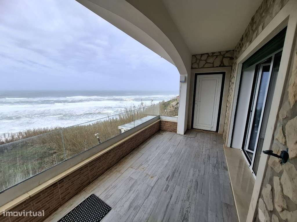 Moradia isolada V2+2 com vista mar na Praia da Légua-34