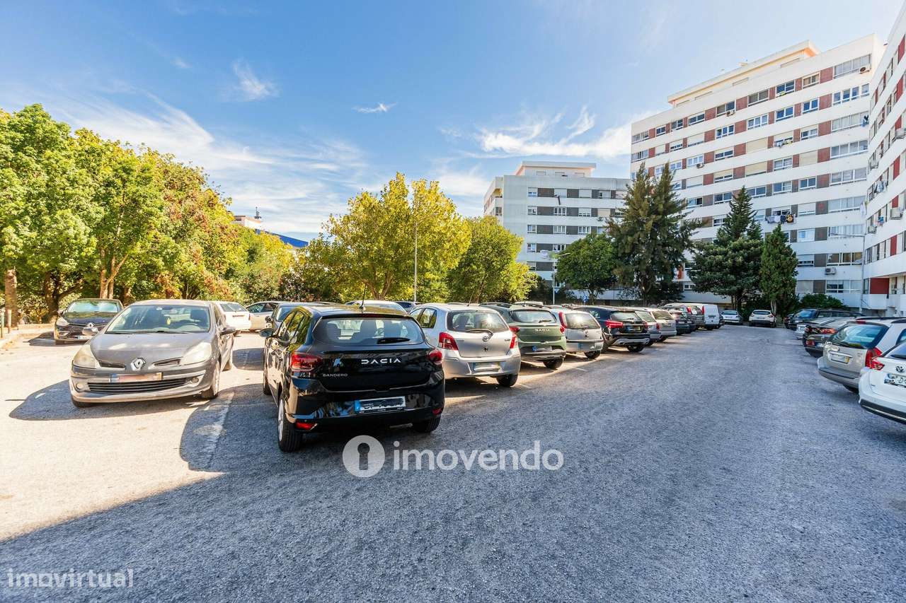 Apartamento T2, com áreas amplas e varanda, na Póvoa de Santa Iria-40